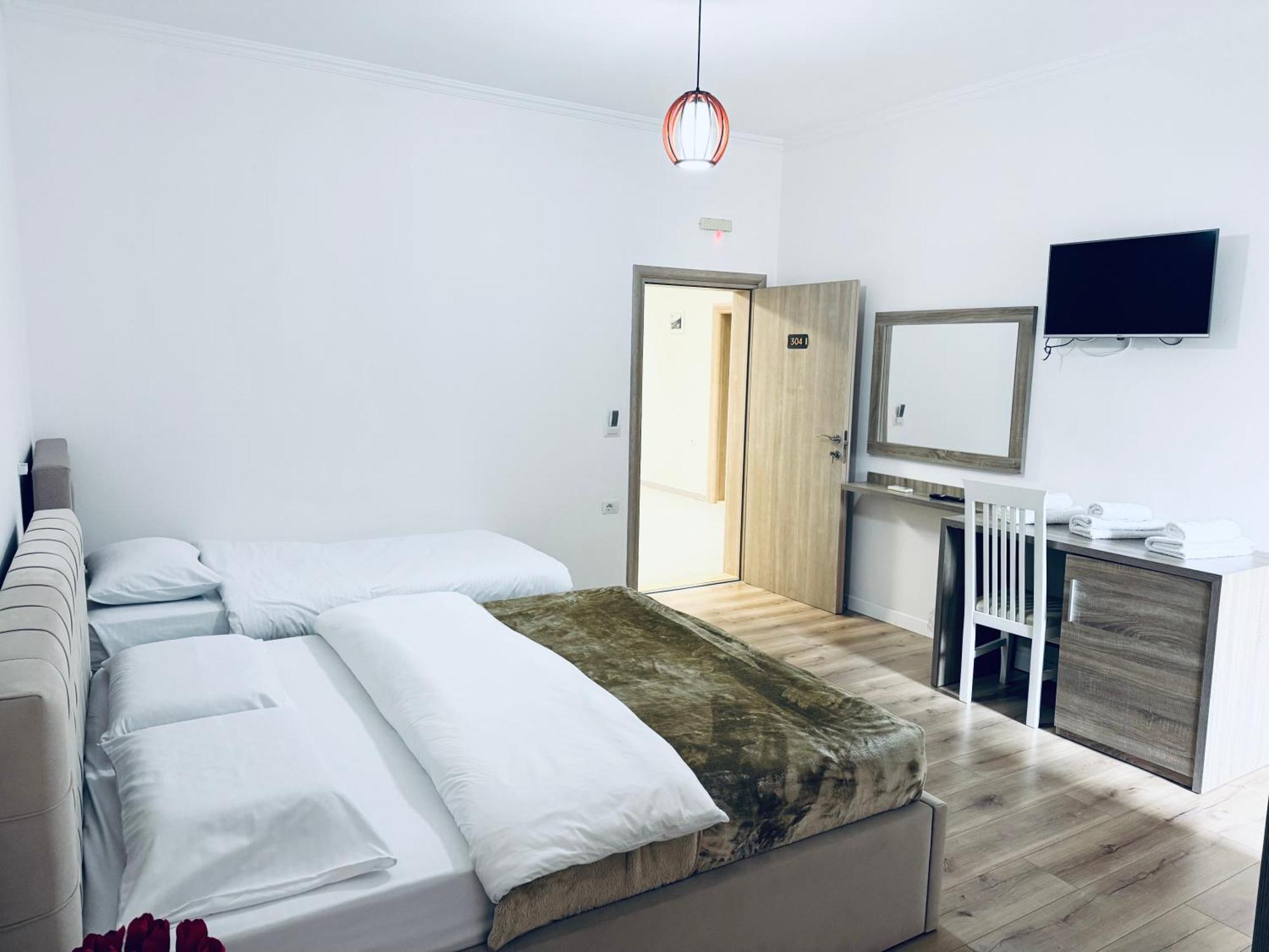 Kutal Park Inn Hotel Permet Bagian luar foto