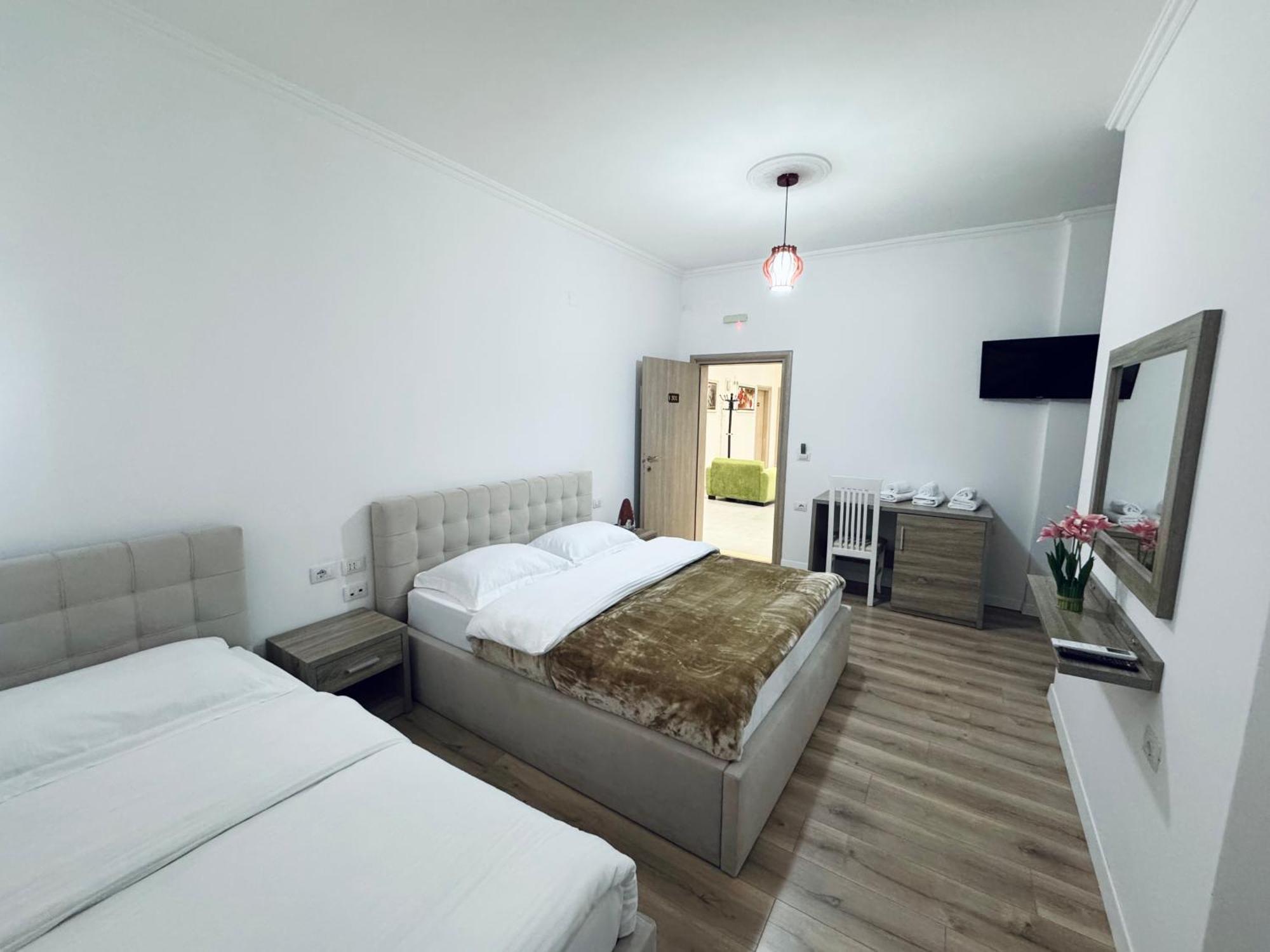 Kutal Park Inn Hotel Permet Bagian luar foto